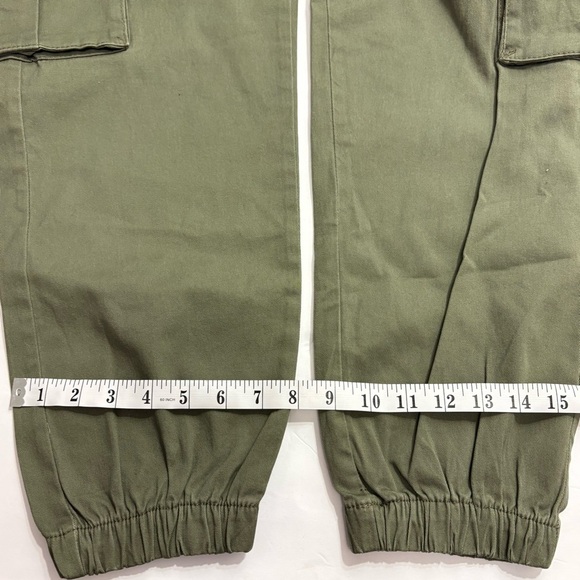 Ardene’s Women’s Green Cargo Pants - Picture 6 of 9